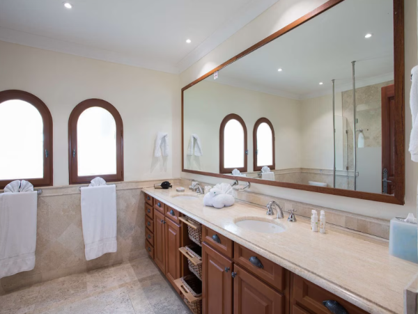 Bay Beachfront Luxury Six Bedroom Home in Saint Martin